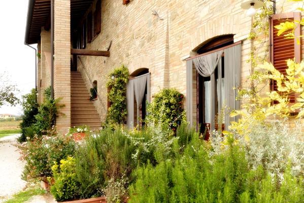 Agriturismo Bellarosa アッシジ エクステリア 写真
